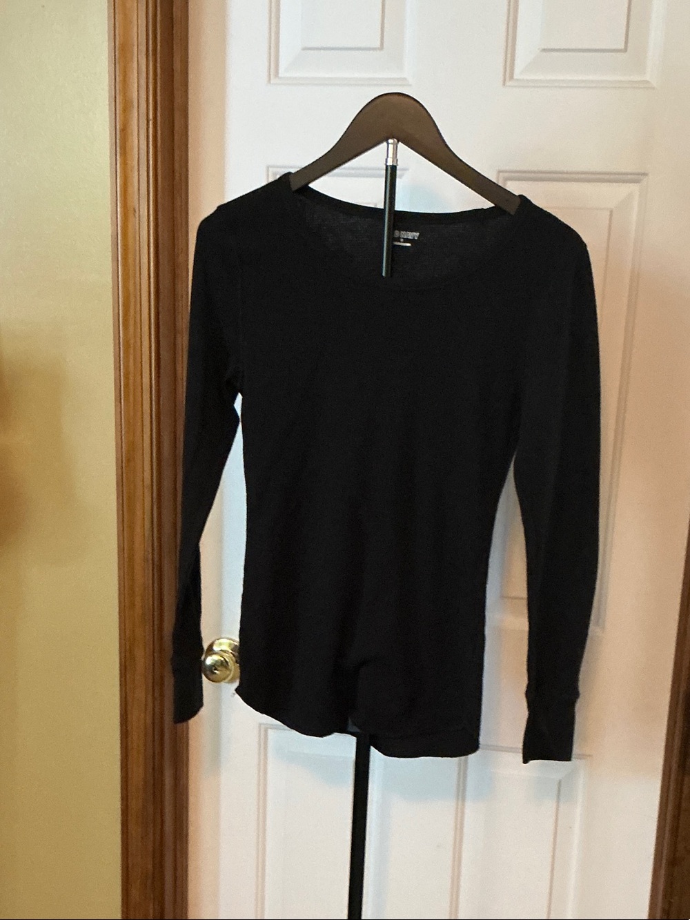 Old Navy Black Long-Sleeve Crewneck thermal Top